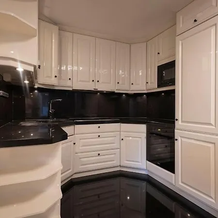 Modern Condo, דירה